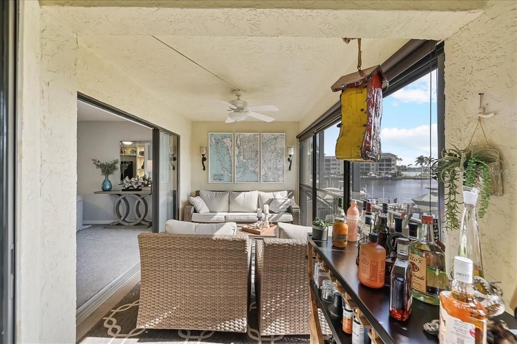 For Sale: $360,000 (2 beds, 2 baths, 1124 Square Feet)