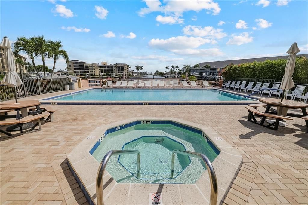 For Sale: $360,000 (2 beds, 2 baths, 1124 Square Feet)