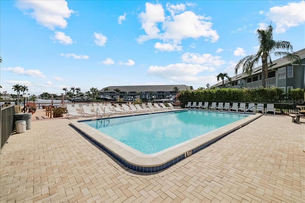 For Sale: $360,000 (2 beds, 2 baths, 1124 Square Feet)