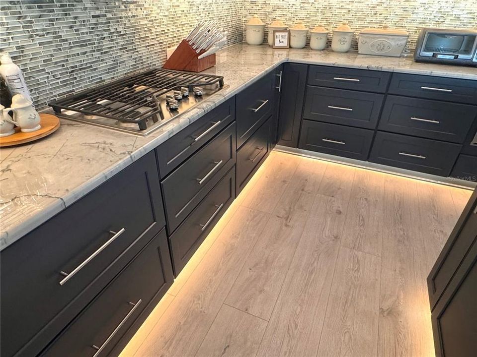 Active With Contract: $849,900 (3 beds, 2 baths, 2019 Square Feet)