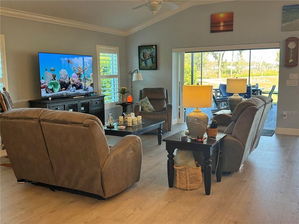 Active With Contract: $849,900 (3 beds, 2 baths, 2019 Square Feet)