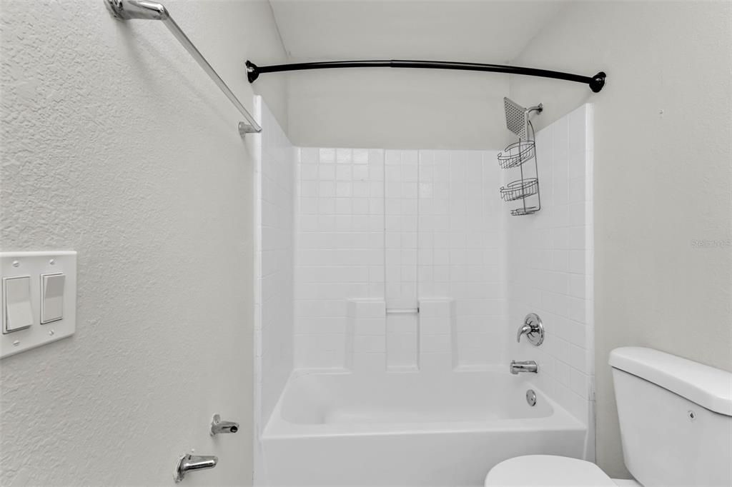 For Sale: $320,000 (3 beds, 2 baths, 1390 Square Feet)