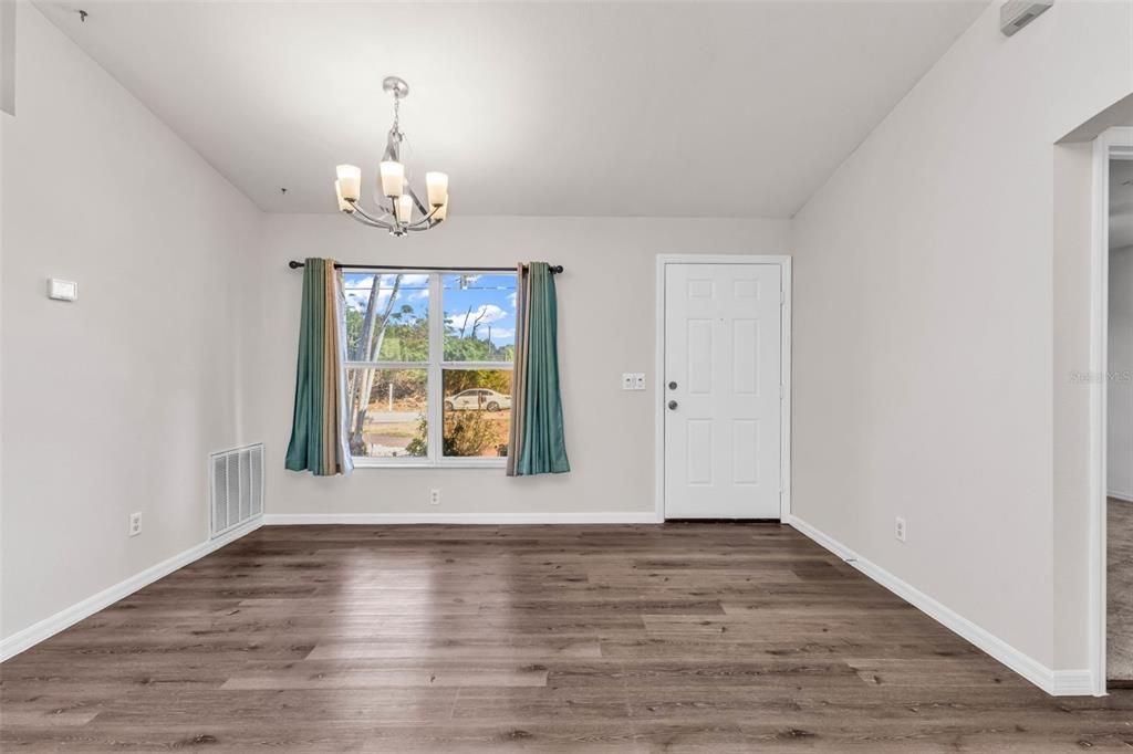 For Sale: $320,000 (3 beds, 2 baths, 1390 Square Feet)