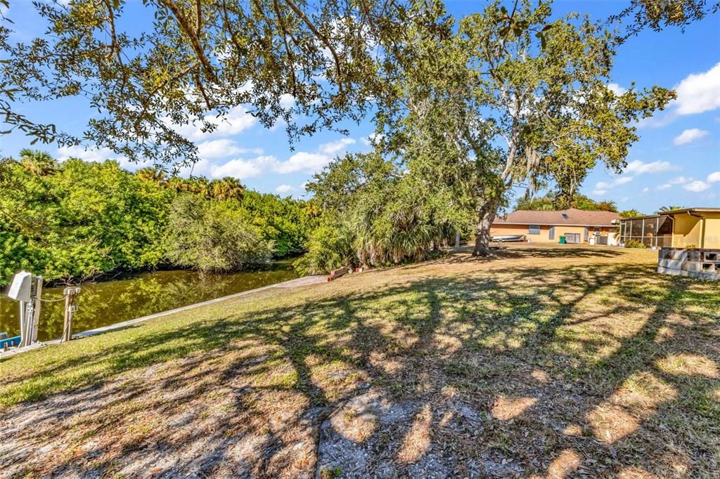 For Sale: $320,000 (3 beds, 2 baths, 1390 Square Feet)