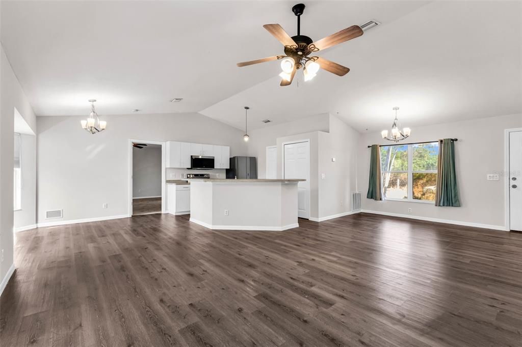 For Sale: $320,000 (3 beds, 2 baths, 1390 Square Feet)