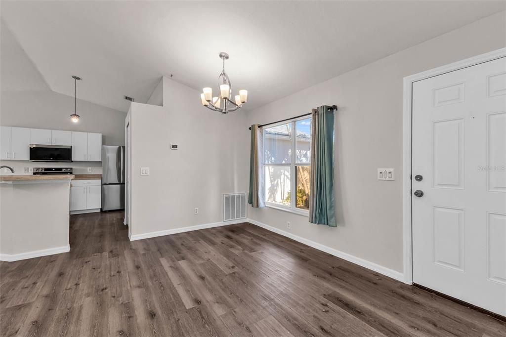 For Sale: $320,000 (3 beds, 2 baths, 1390 Square Feet)