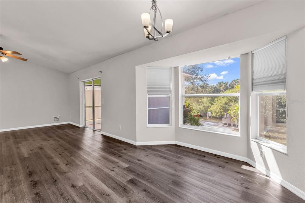 For Sale: $320,000 (3 beds, 2 baths, 1390 Square Feet)