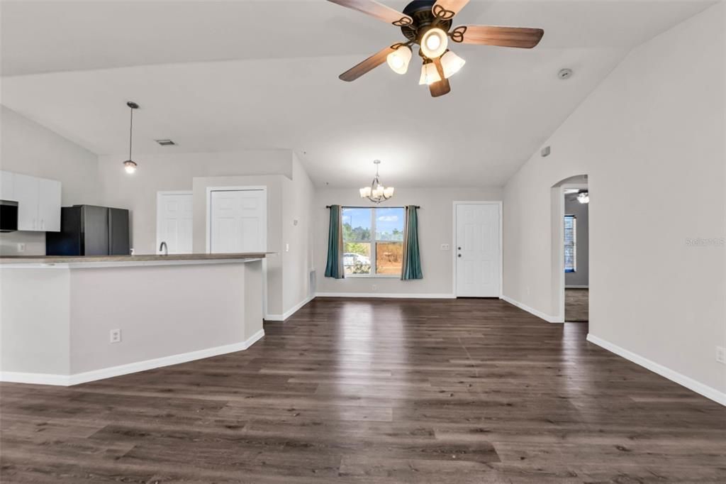 For Sale: $320,000 (3 beds, 2 baths, 1390 Square Feet)