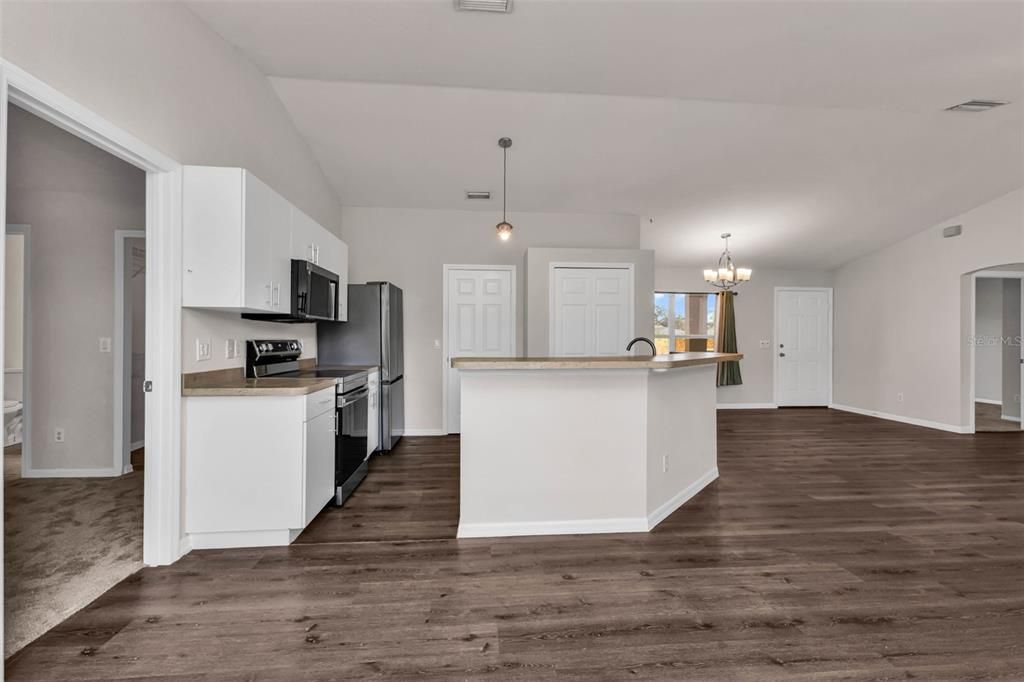 For Sale: $320,000 (3 beds, 2 baths, 1390 Square Feet)