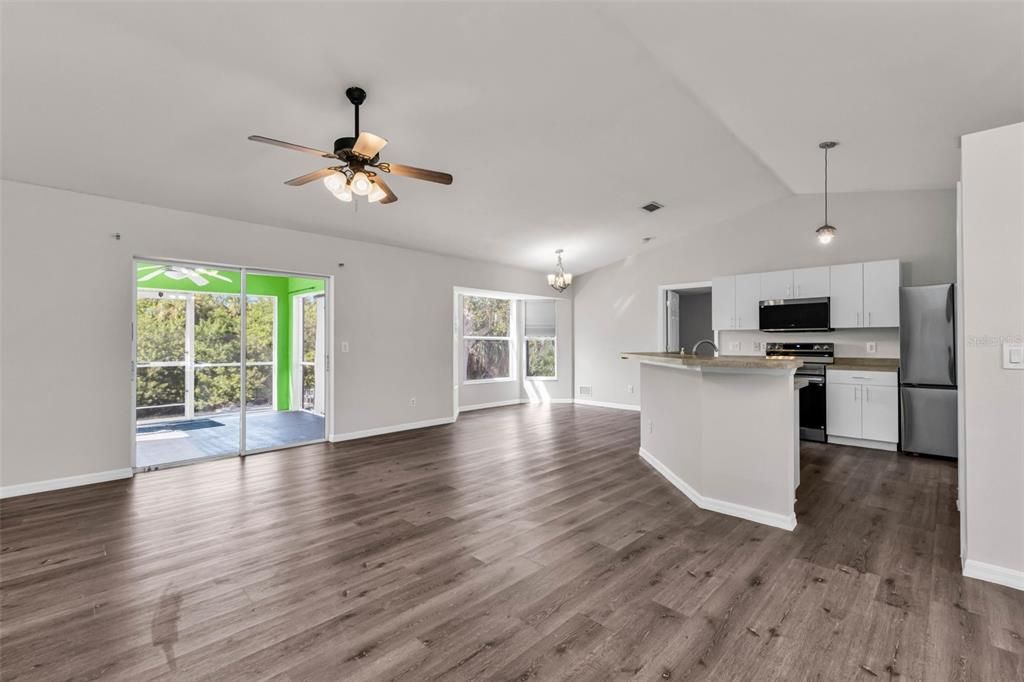 For Sale: $320,000 (3 beds, 2 baths, 1390 Square Feet)