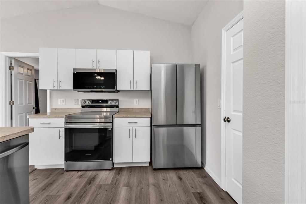 For Sale: $320,000 (3 beds, 2 baths, 1390 Square Feet)