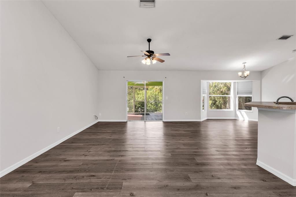 For Sale: $320,000 (3 beds, 2 baths, 1390 Square Feet)