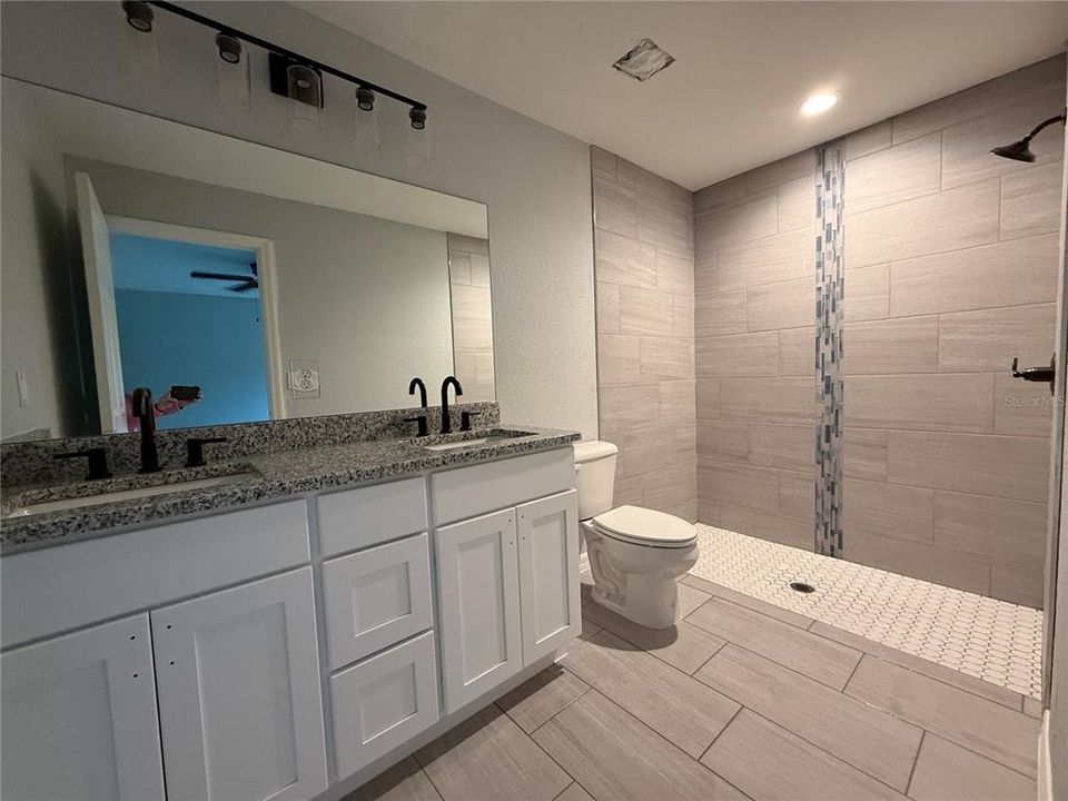 Active With Contract: $238,900 (3 beds, 2 baths, 1380 Square Feet)