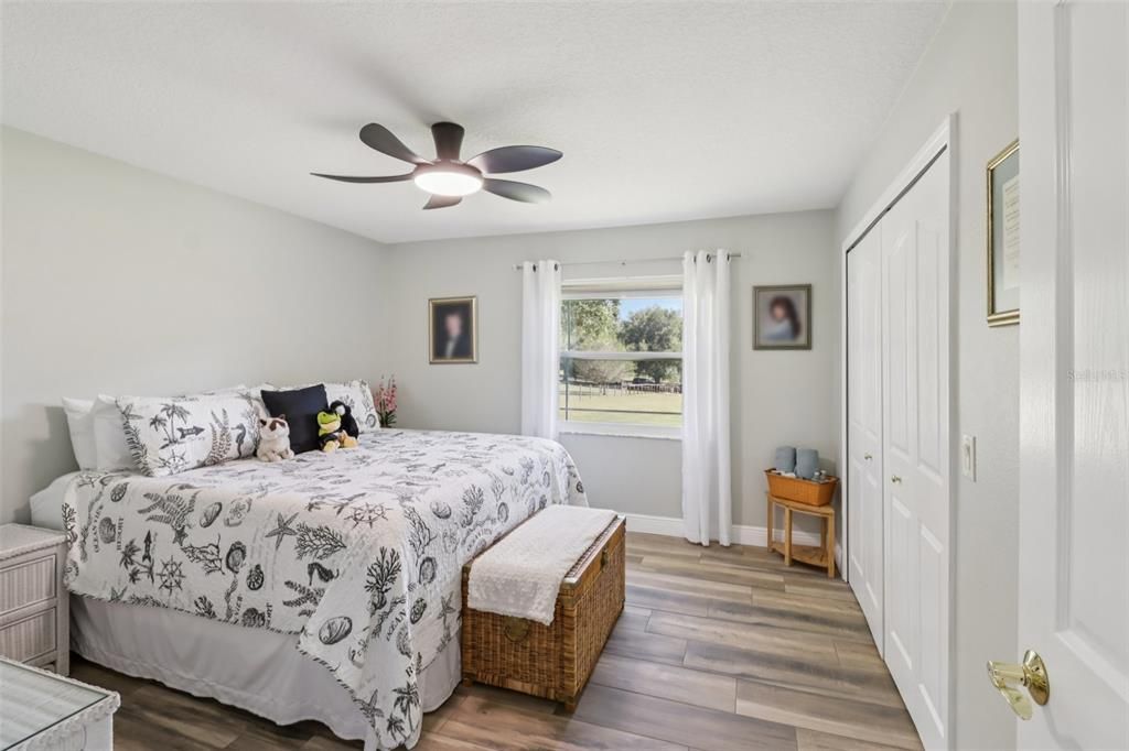 合同活跃: $775,000 (4 贝兹, 3 浴室, 2460 平方英尺)