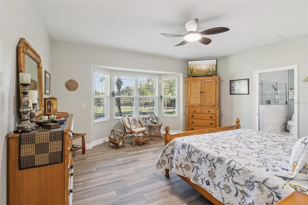 合同活跃: $775,000 (4 贝兹, 3 浴室, 2460 平方英尺)