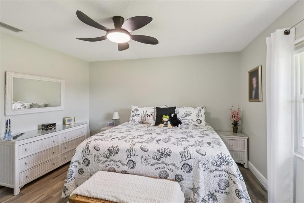 合同活跃: $775,000 (4 贝兹, 3 浴室, 2460 平方英尺)