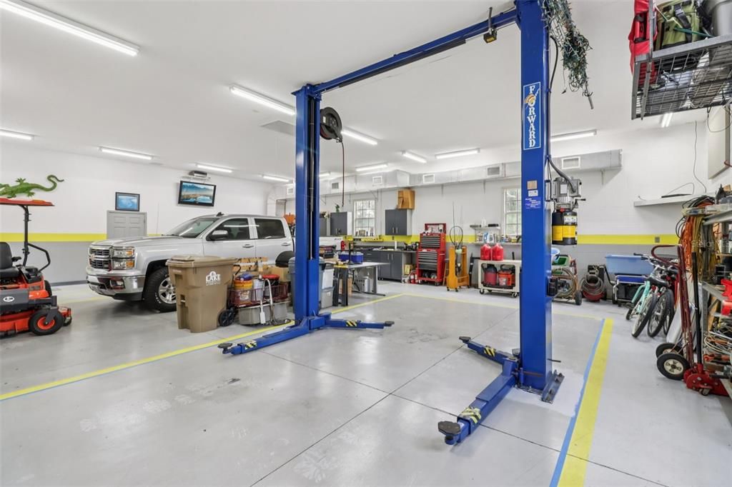 合同活跃: $775,000 (4 贝兹, 3 浴室, 2460 平方英尺)