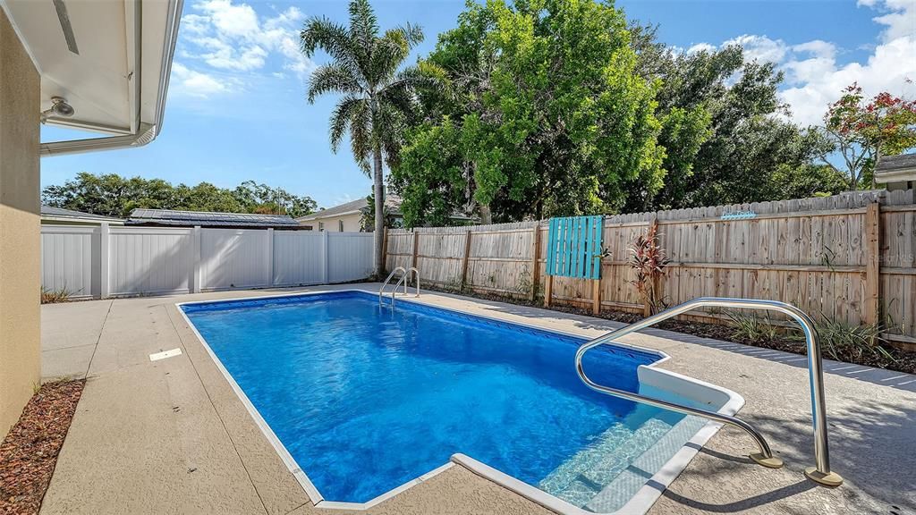 Active With Contract: $439,000 (3 beds, 2 baths, 1416 Square Feet)