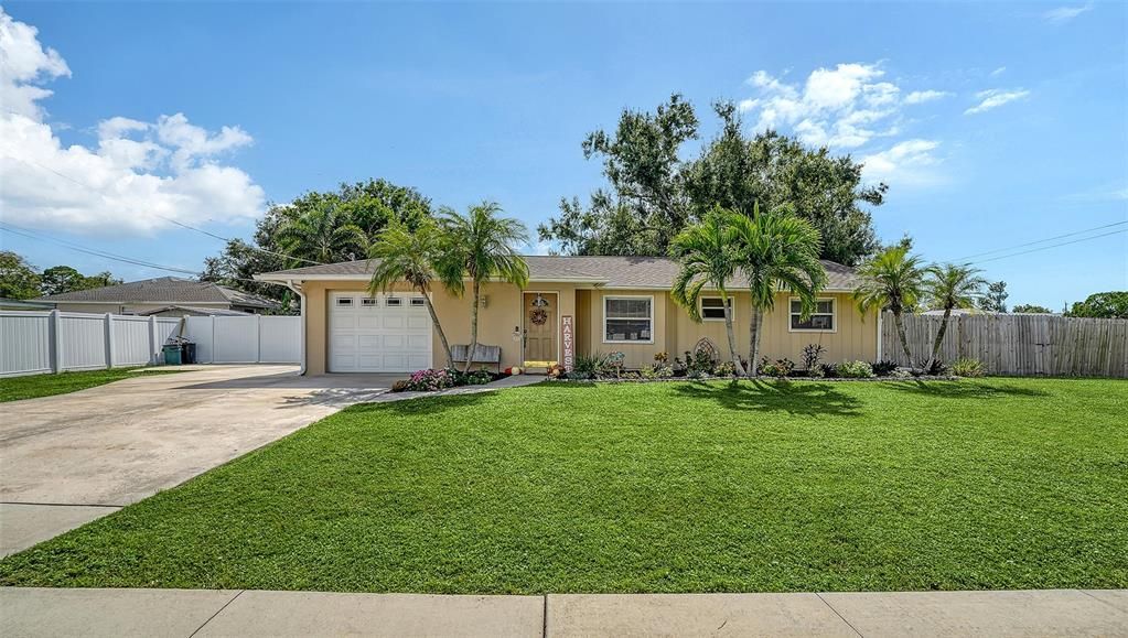 Active With Contract: $439,000 (3 beds, 2 baths, 1416 Square Feet)