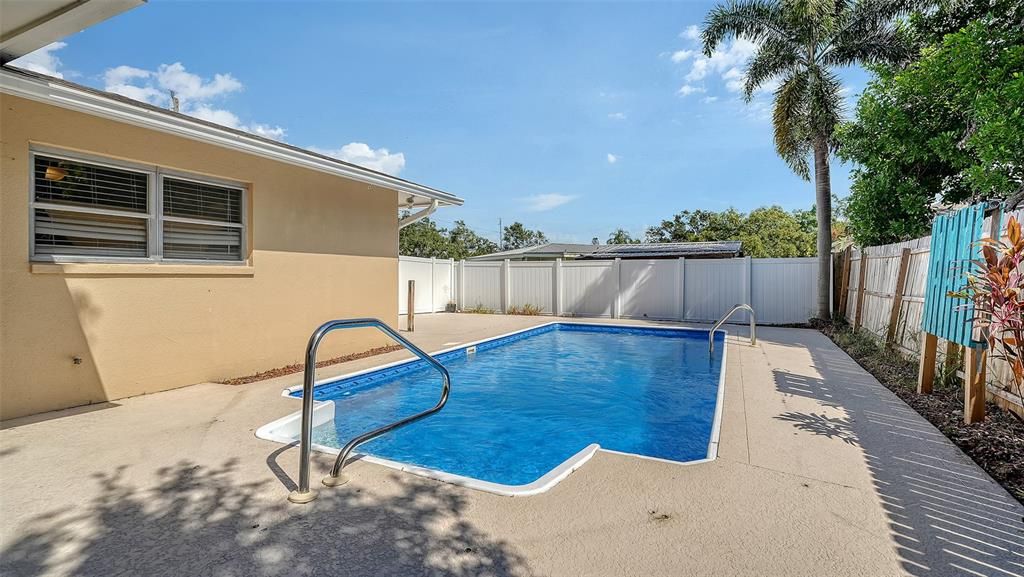 Active With Contract: $439,000 (3 beds, 2 baths, 1416 Square Feet)