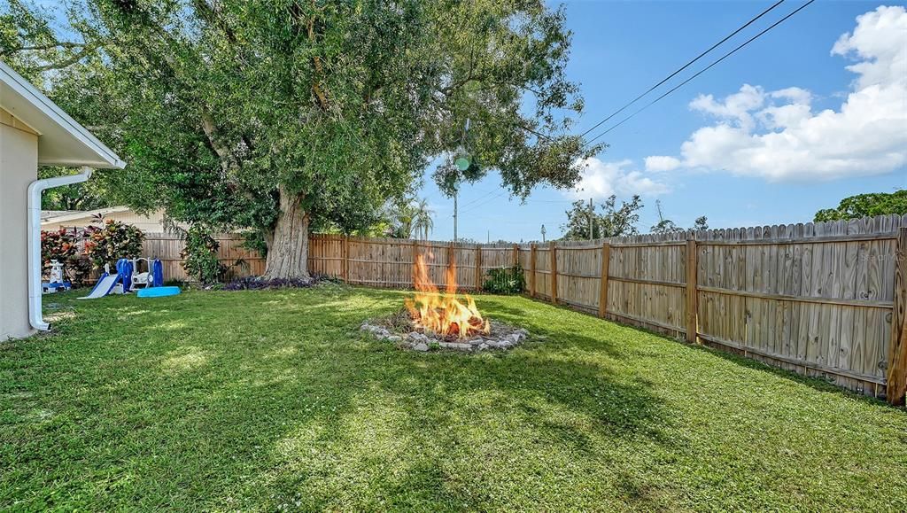 Active With Contract: $439,000 (3 beds, 2 baths, 1416 Square Feet)