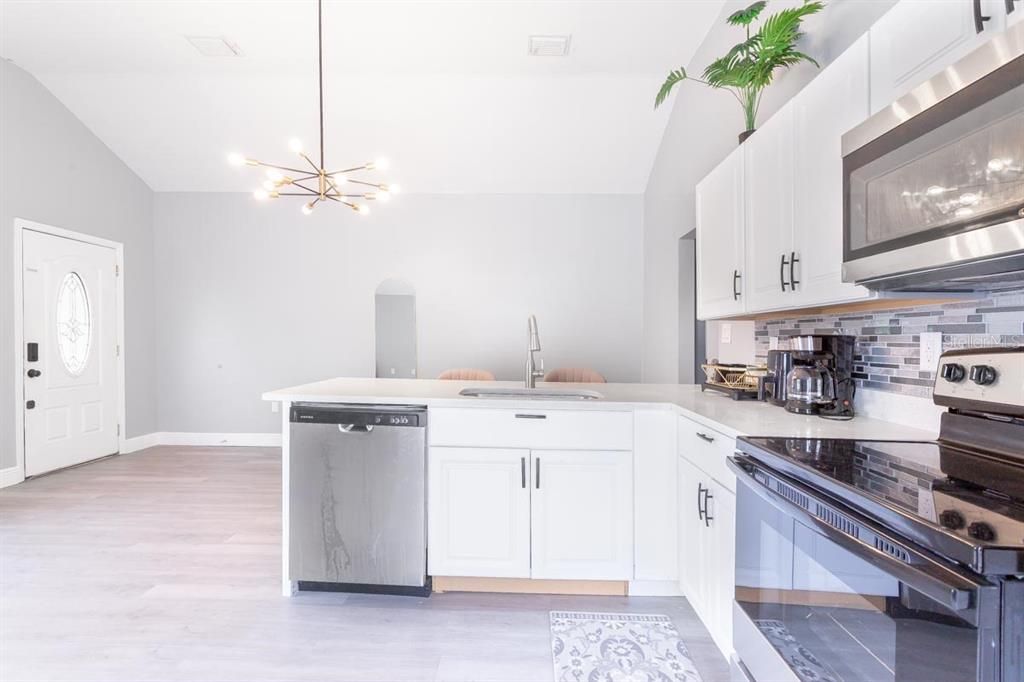 出租: $2,995 (3 贝兹, 3 浴室, 1128 平方英尺)