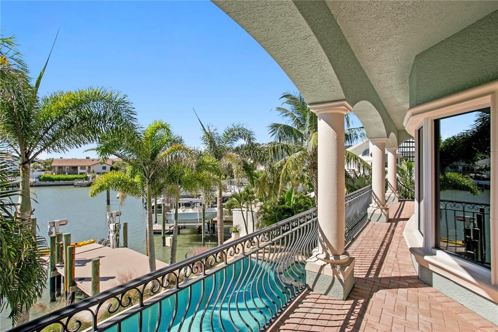 На продажу: $3,300,000 (5 спален, 5 ванн, 4054 Квадратных фут)