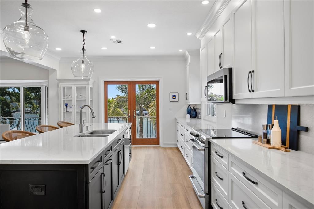 На продажу: $3,300,000 (5 спален, 5 ванн, 4054 Квадратных фут)