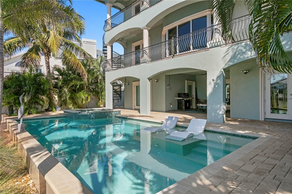 На продажу: $3,300,000 (5 спален, 5 ванн, 4054 Квадратных фут)