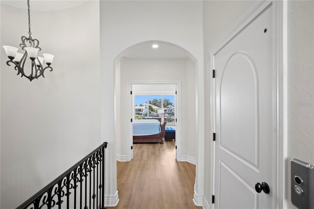 На продажу: $3,300,000 (5 спален, 5 ванн, 4054 Квадратных фут)