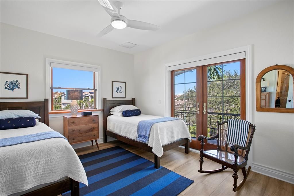 На продажу: $3,300,000 (5 спален, 5 ванн, 4054 Квадратных фут)