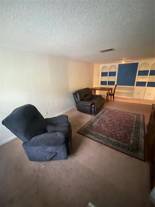 На продажу: $137,500 (2 спален, 1 ванн, 830 Квадратных фут)