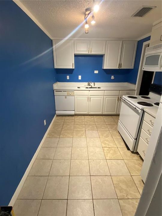 На продажу: $137,500 (2 спален, 1 ванн, 830 Квадратных фут)