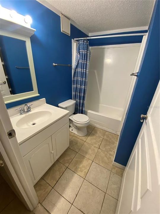 На продажу: $137,500 (2 спален, 1 ванн, 830 Квадратных фут)