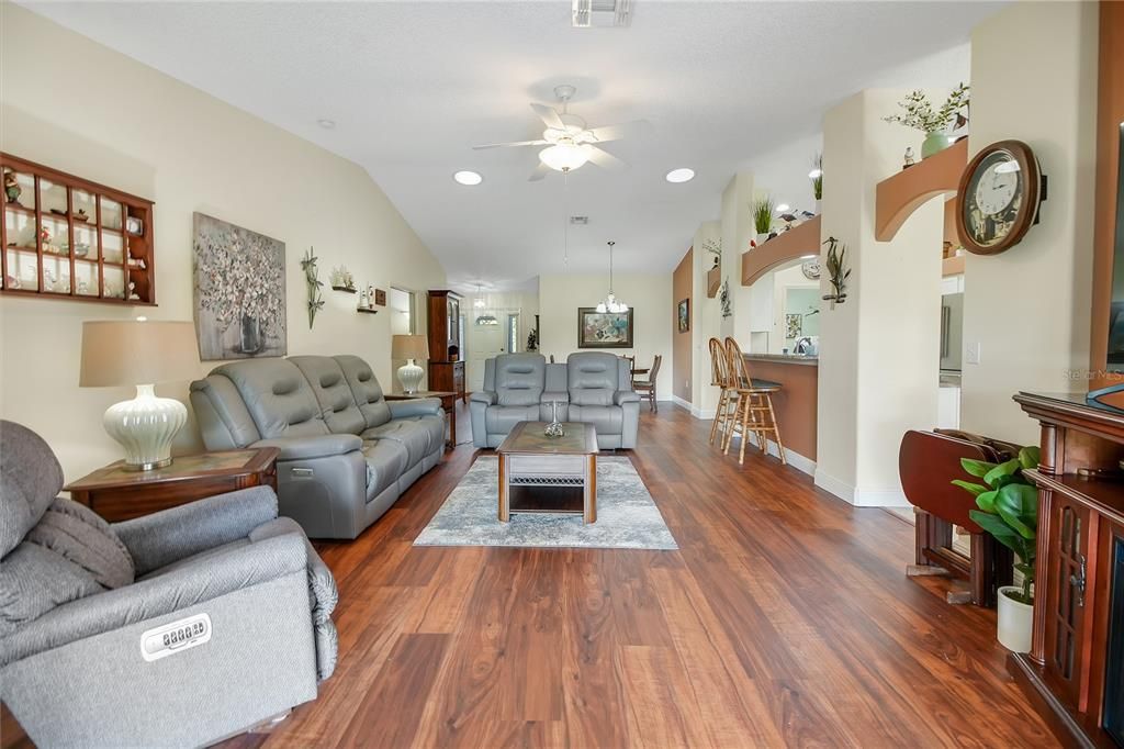 For Sale: $369,900 (3 beds, 2 baths, 1999 Square Feet)