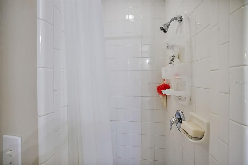 出租: $2,350 (3 贝兹, 2 浴室, 1587 平方英尺)