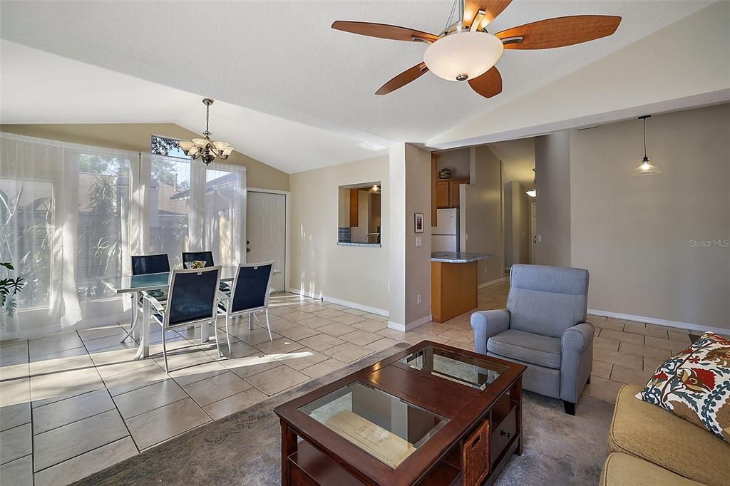 出租: $2,350 (3 贝兹, 2 浴室, 1587 平方英尺)