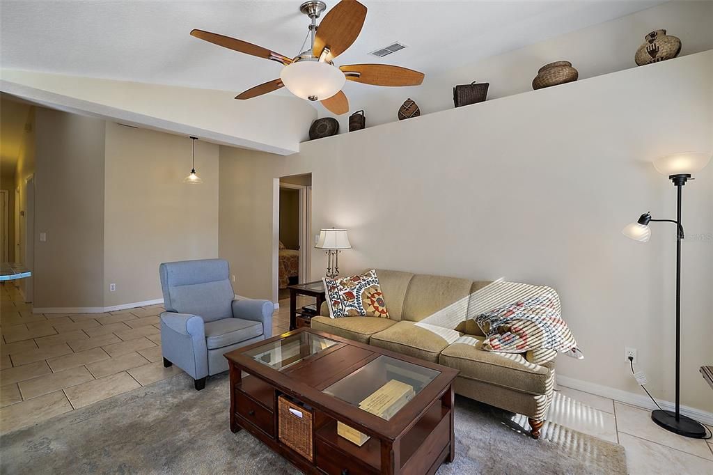 出租: $2,350 (3 贝兹, 2 浴室, 1587 平方英尺)