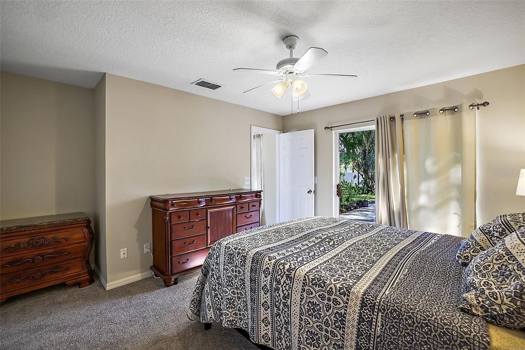 出租: $2,350 (3 贝兹, 2 浴室, 1587 平方英尺)