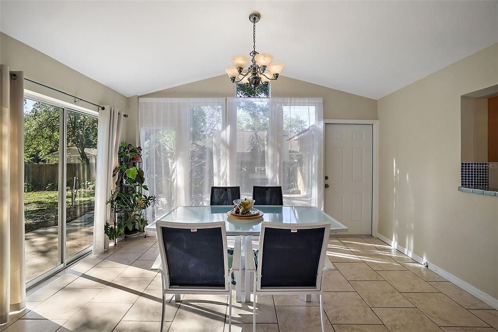 出租: $2,350 (3 贝兹, 2 浴室, 1587 平方英尺)