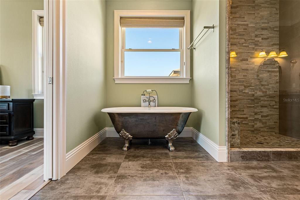 Active With Contract: $959,000 (4 beds, 2 baths, 3369 Square Feet)