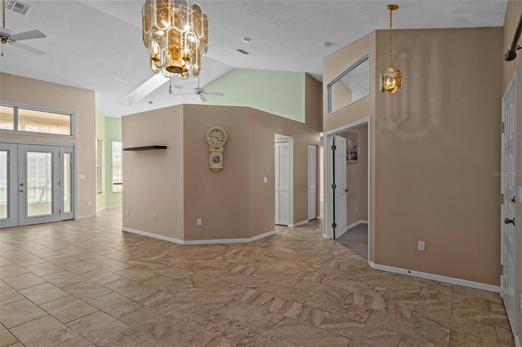 Под контрактом: $314,900 (3 спален, 2 ванн, 1894 Квадратных фут)