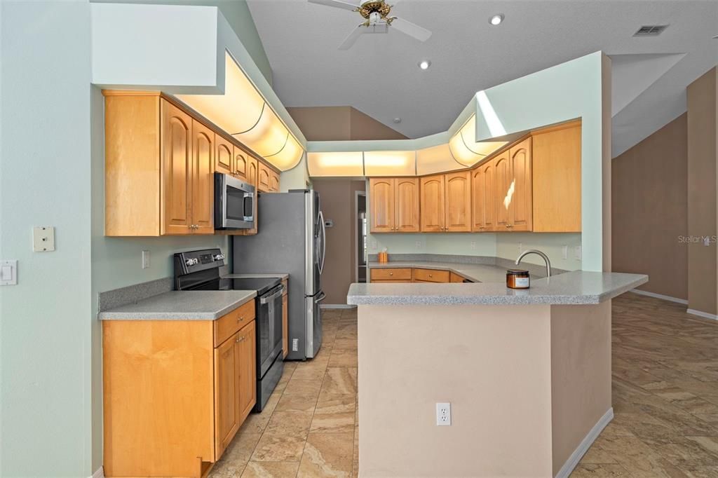 Под контрактом: $314,900 (3 спален, 2 ванн, 1894 Квадратных фут)