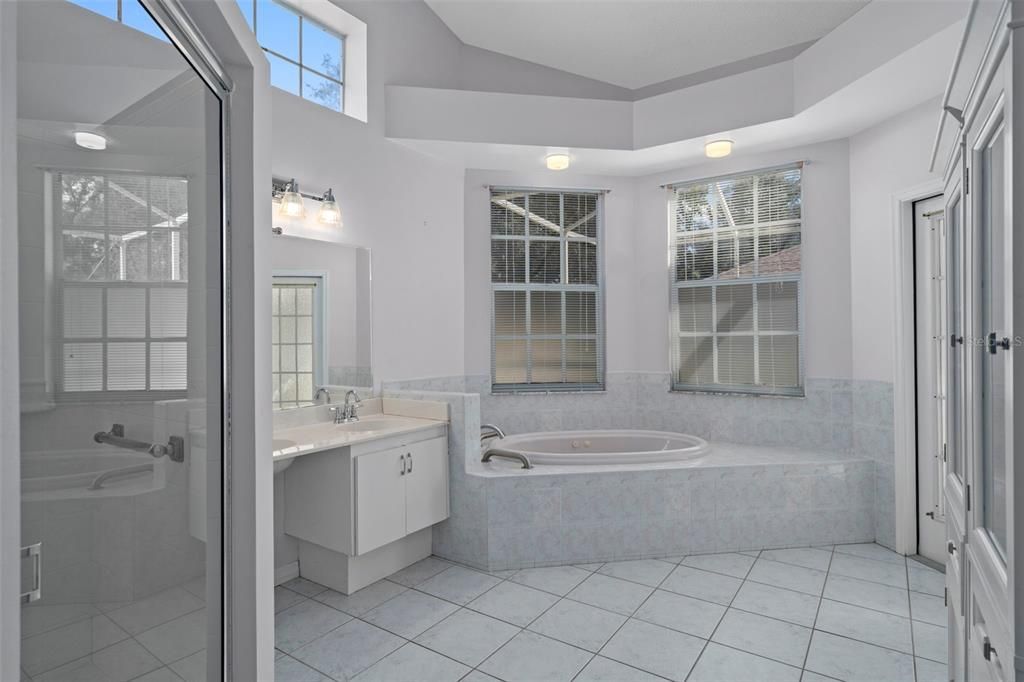 Под контрактом: $314,900 (3 спален, 2 ванн, 1894 Квадратных фут)