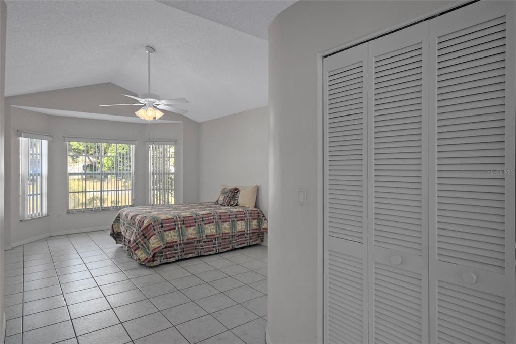 Под контрактом: $314,900 (3 спален, 2 ванн, 1894 Квадратных фут)