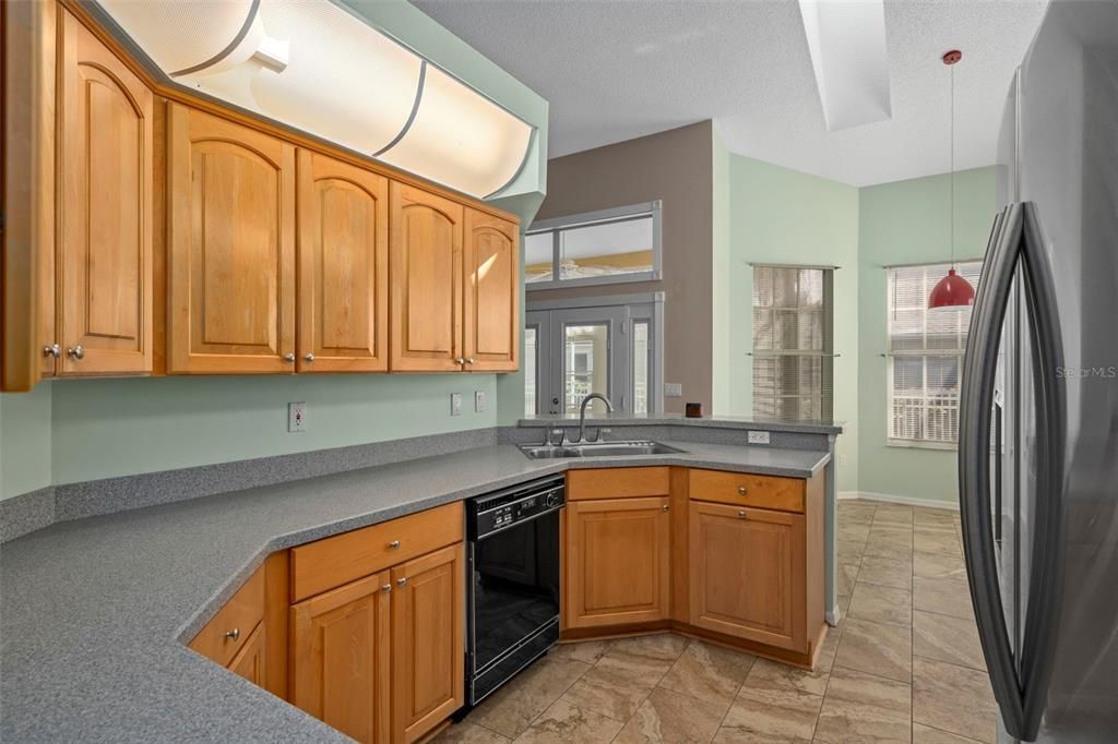 Под контрактом: $314,900 (3 спален, 2 ванн, 1894 Квадратных фут)