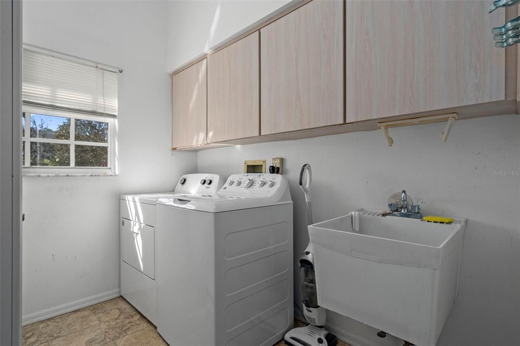 Под контрактом: $314,900 (3 спален, 2 ванн, 1894 Квадратных фут)