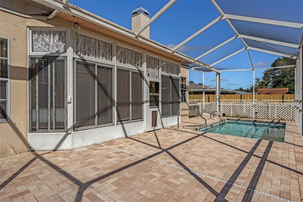 Под контрактом: $314,900 (3 спален, 2 ванн, 1894 Квадратных фут)