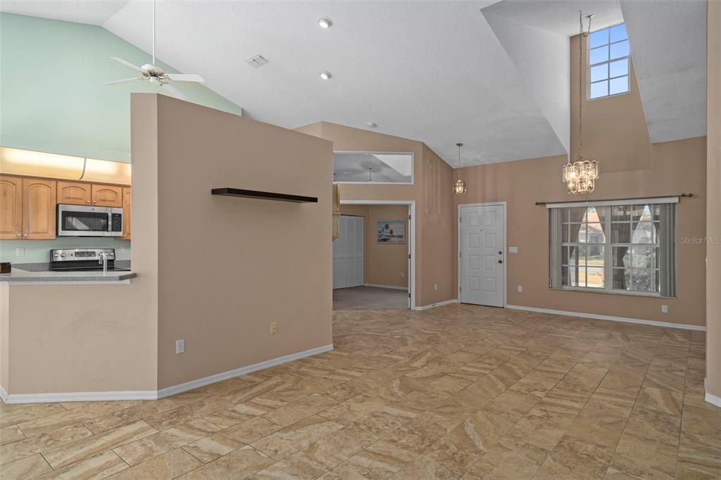 Под контрактом: $314,900 (3 спален, 2 ванн, 1894 Квадратных фут)