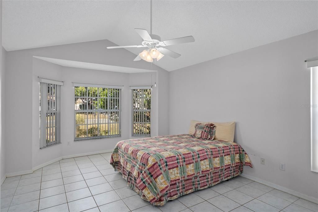 Под контрактом: $314,900 (3 спален, 2 ванн, 1894 Квадратных фут)